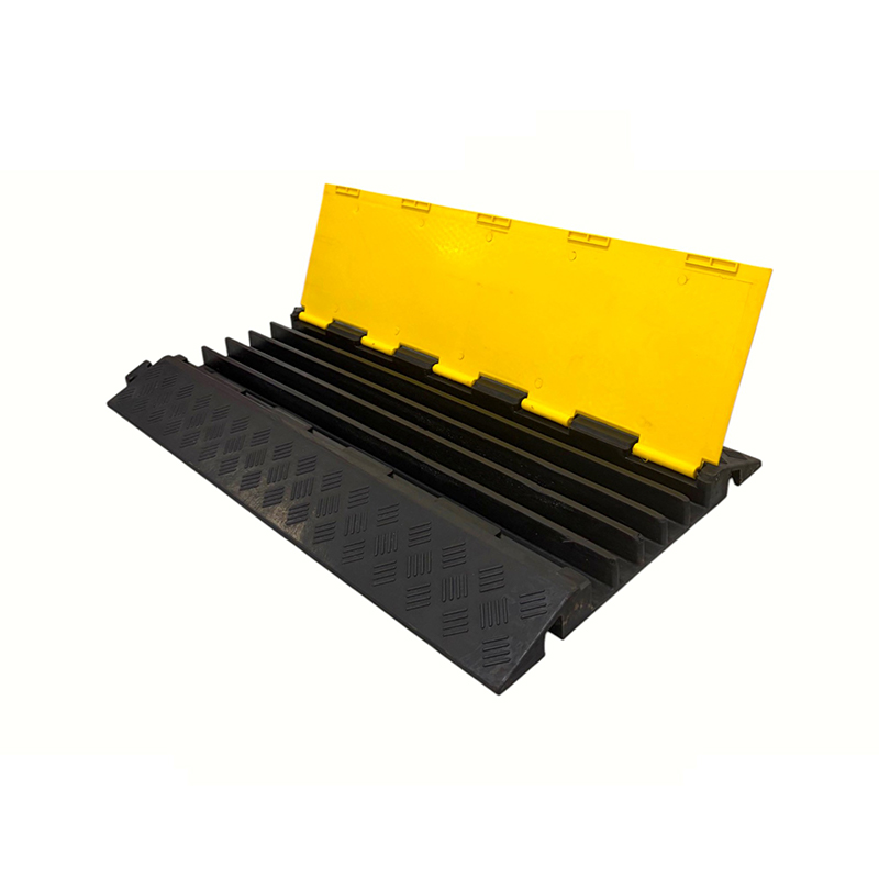 Penutup Flip Pvc Dasar Karet Kapasitas Bantalan Beban Tinggi Pelindung Kabel Tugas Berat 5 Saluran