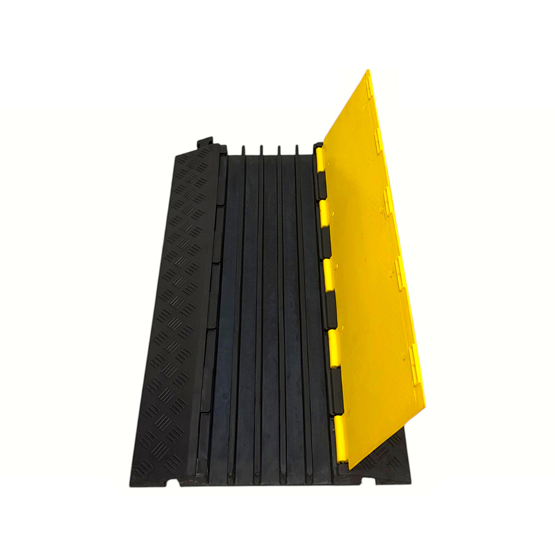 Penutup Flip Pvc Dasar Karet Kapasitas Bantalan Beban Tinggi Pelindung Kabel Tugas Berat 5 Saluran