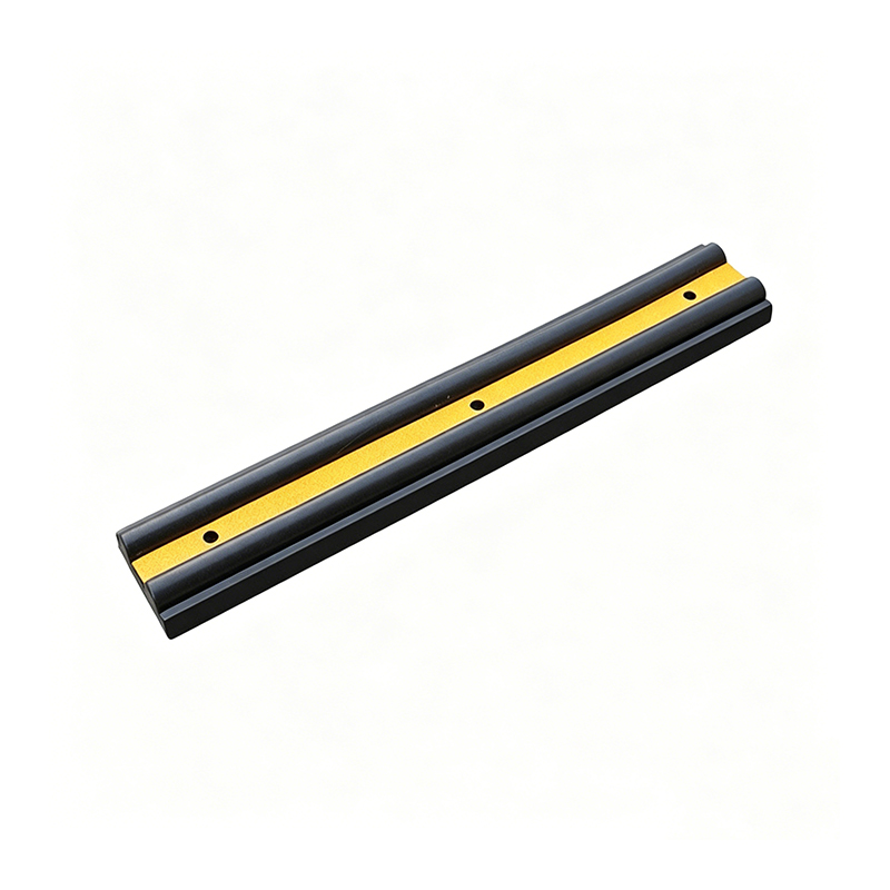 Strip Bumper Dinding Karet Tugas Berat Dengan Pita Peringatan Reflektif Strip Bumper Dinding Karet Tugas Berat Dengan Pita Peringatan Reflektif